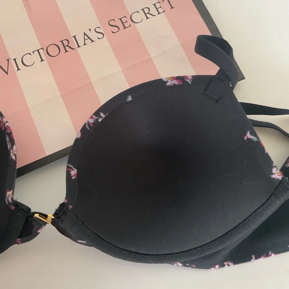 Victorias Secret Love Cloud Black Floral Push Up Plunge Bra Size 34B NWT